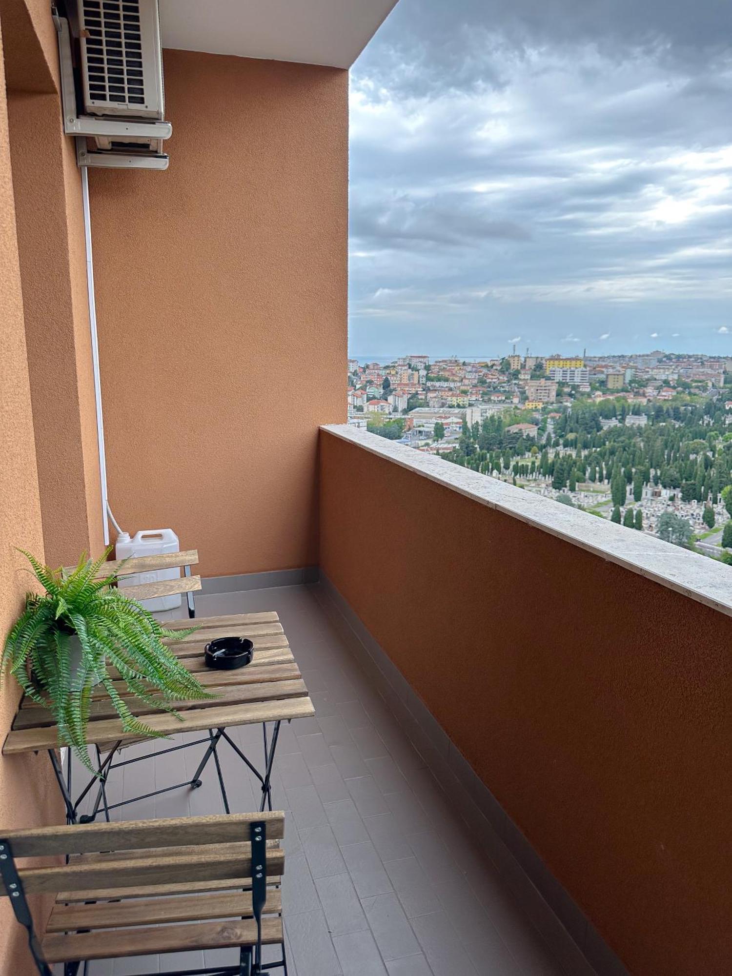 Bora Scura Apartment Trieste Bagian luar foto